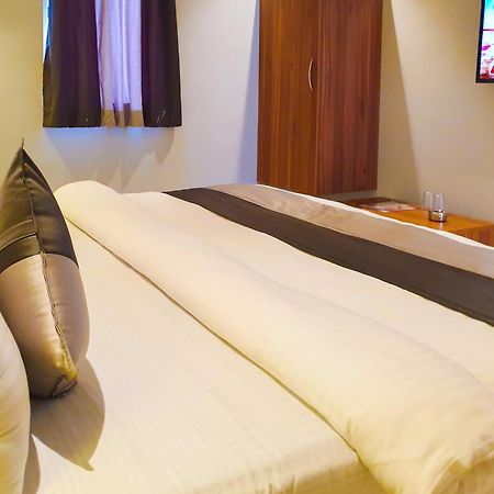 Hotel Nova Star Rajkot Bagian luar foto