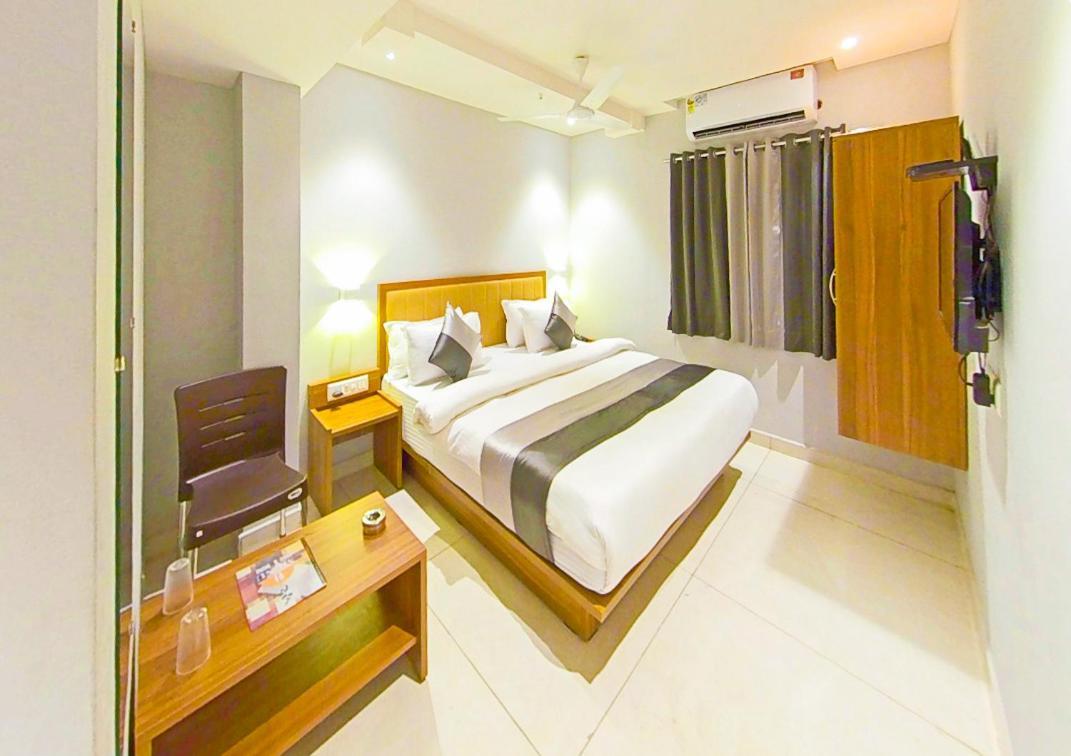 Hotel Nova Star Rajkot Bagian luar foto