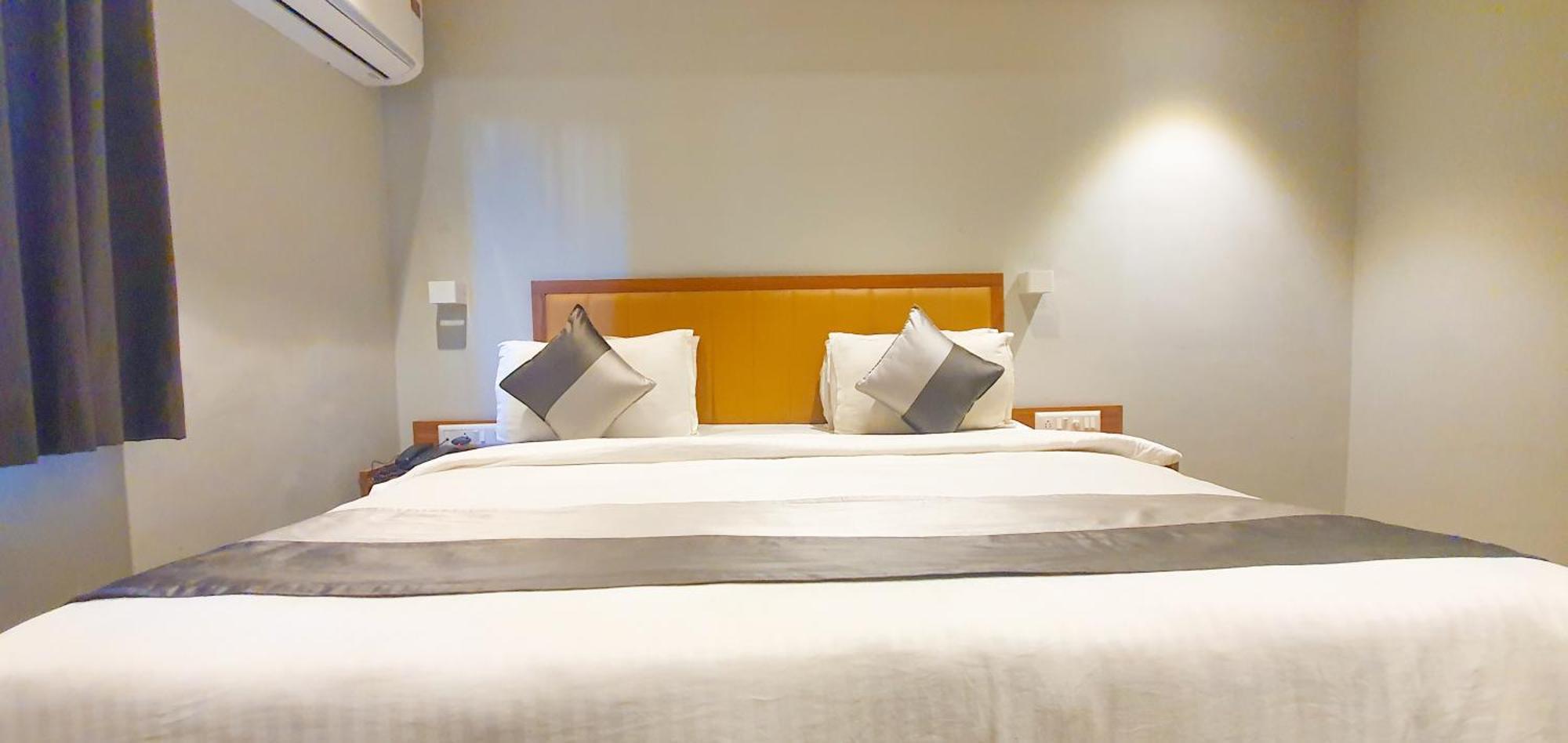 Hotel Nova Star Rajkot Bagian luar foto