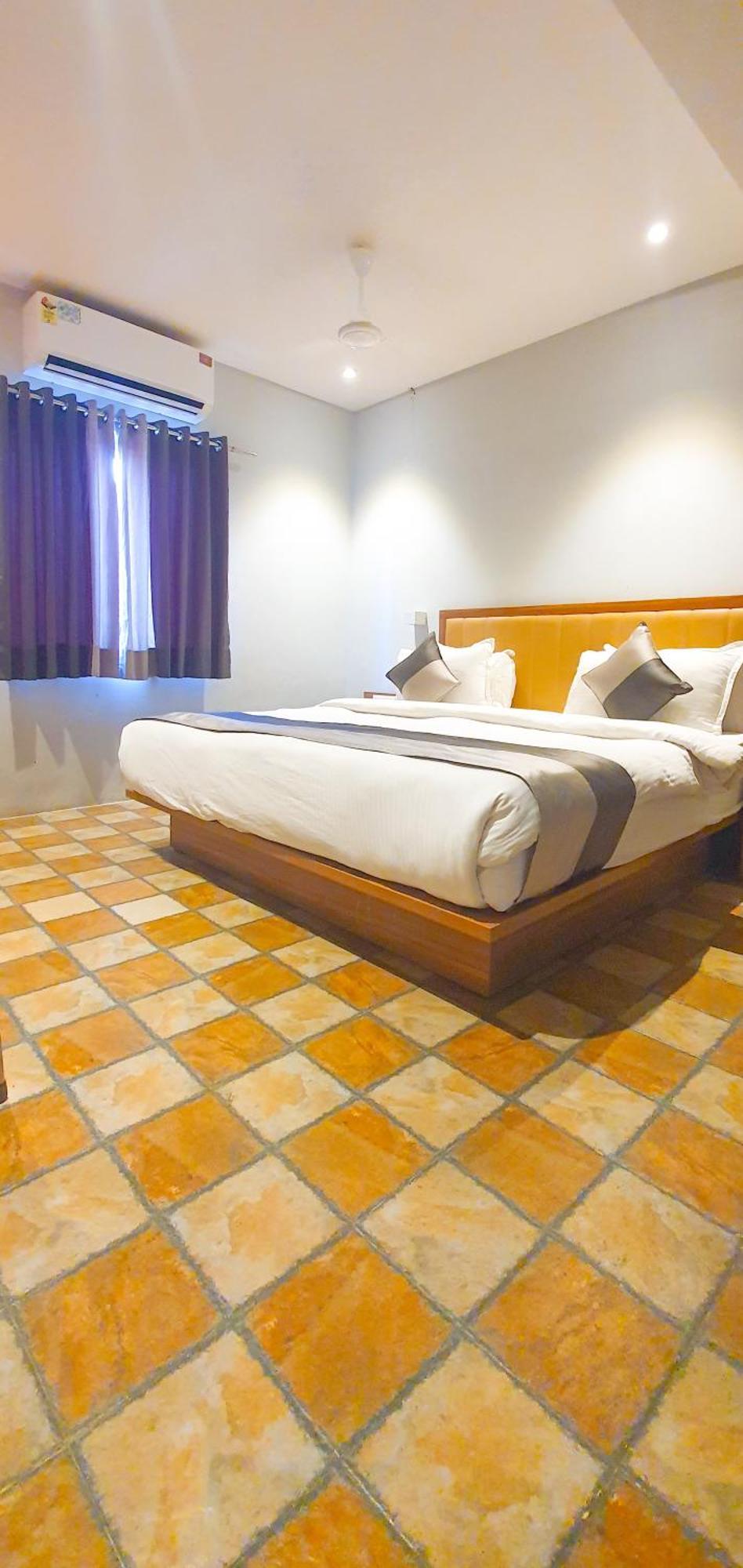 Hotel Nova Star Rajkot Bagian luar foto