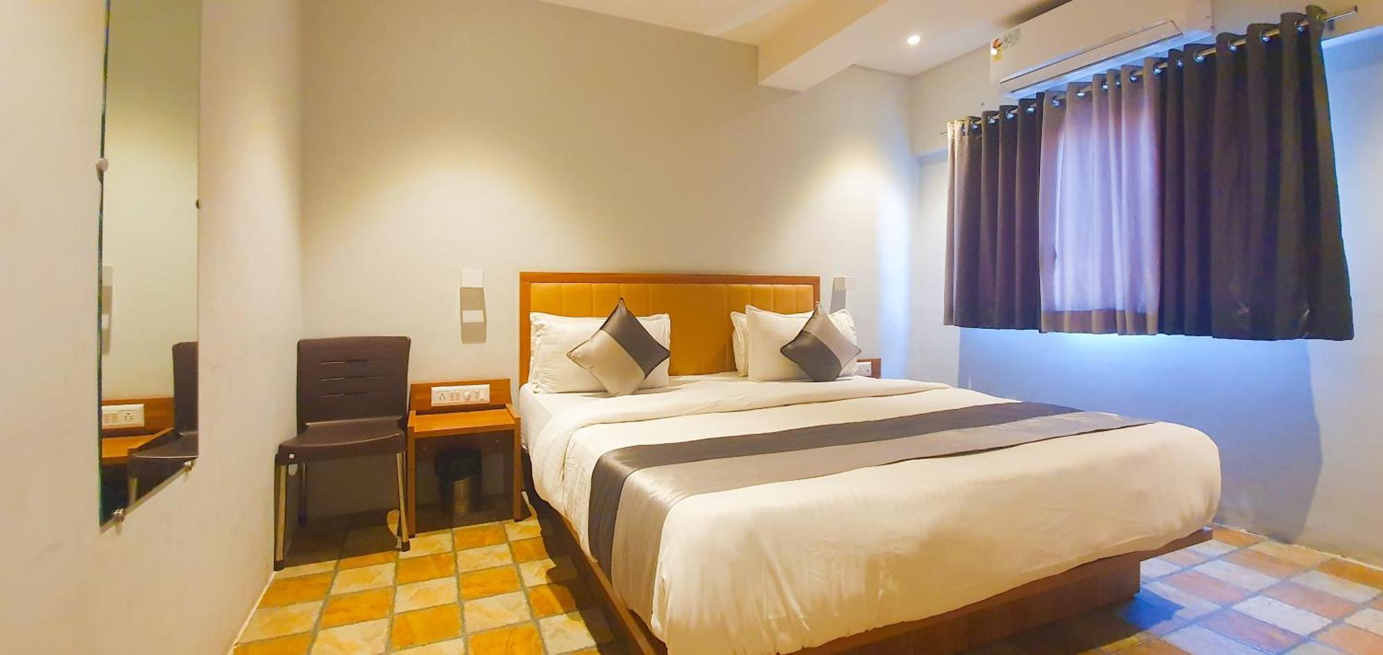 Hotel Nova Star Rajkot Bagian luar foto