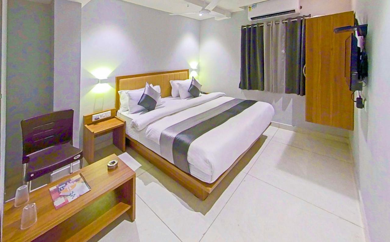 Hotel Nova Star Rajkot Bagian luar foto
