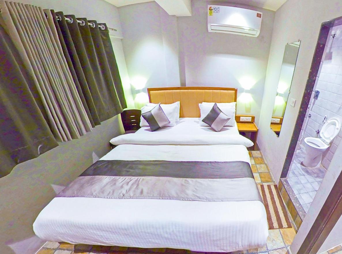 Hotel Nova Star Rajkot Bagian luar foto