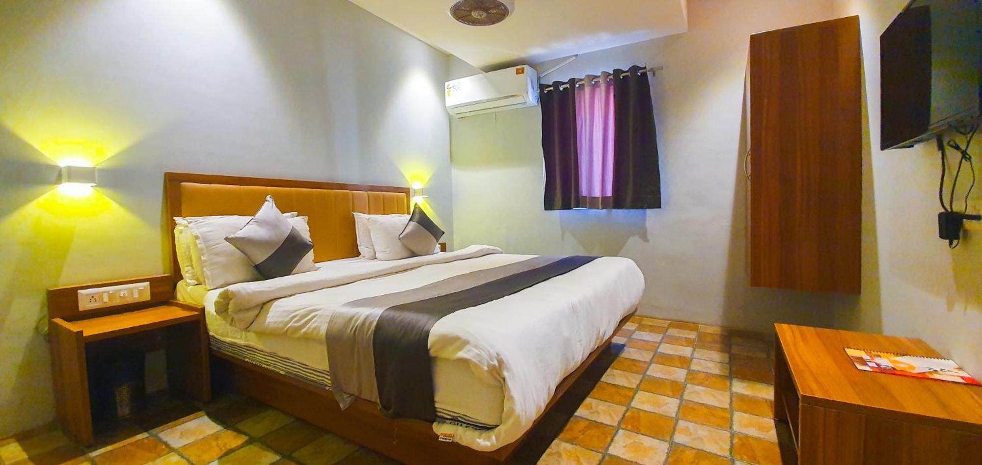 Hotel Nova Star Rajkot Bagian luar foto