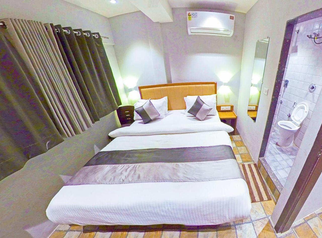 Hotel Nova Star Rajkot Bagian luar foto