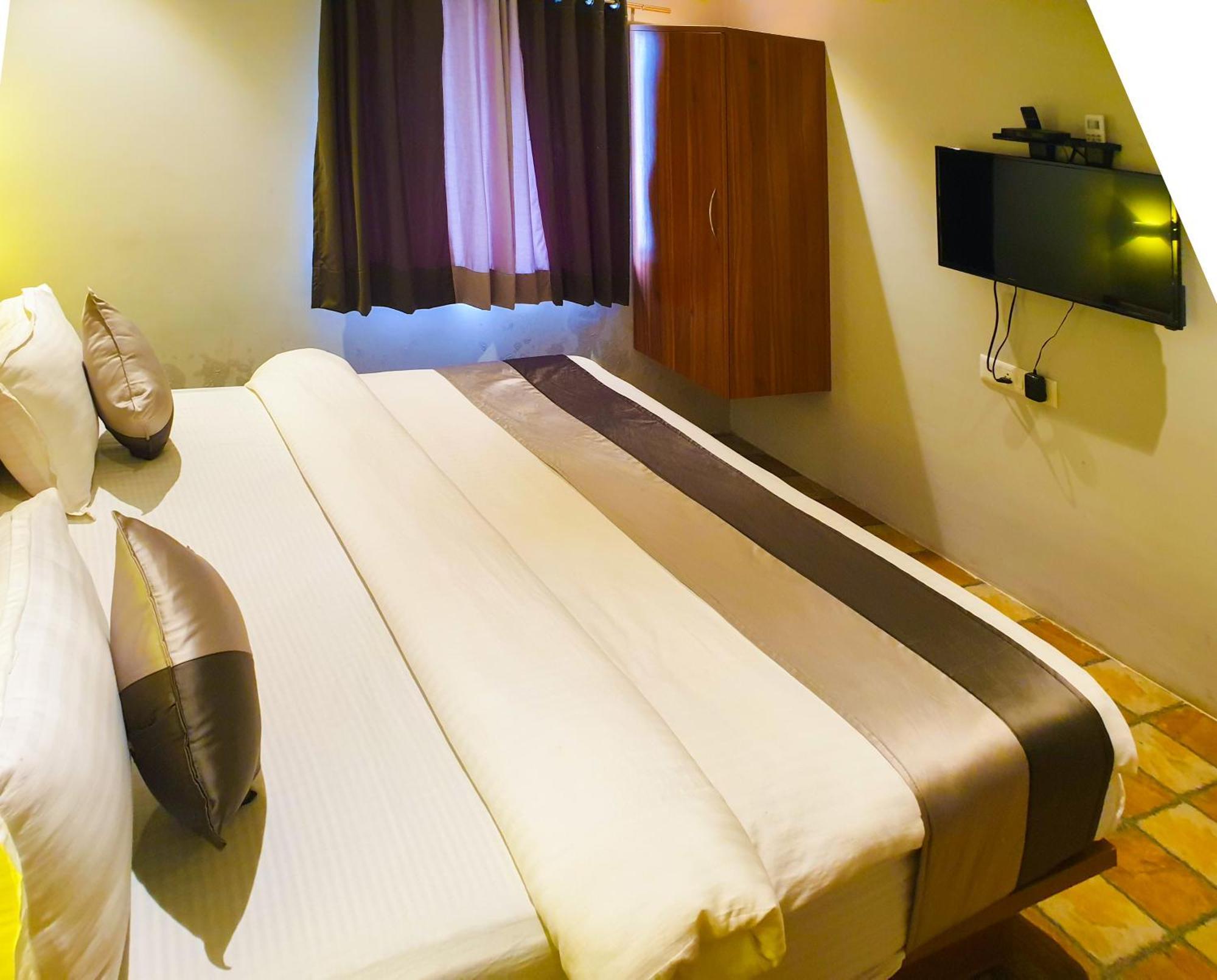 Hotel Nova Star Rajkot Bagian luar foto